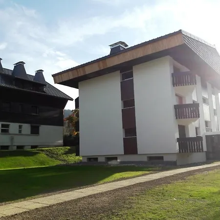 Apartment T2 Lumineux Pour 5 Pers, 300m Des Commerces, Avec Balcon Et Box A Skis - - Fr-1-802-81 *
